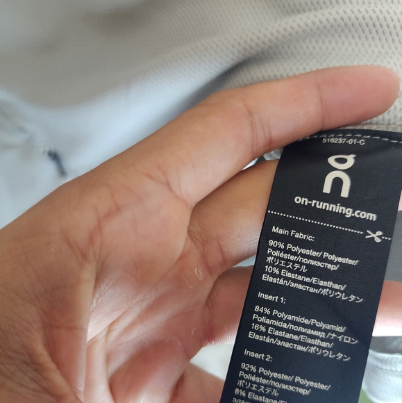 On running on cloud clima shirt size large - Picture 6 of 10